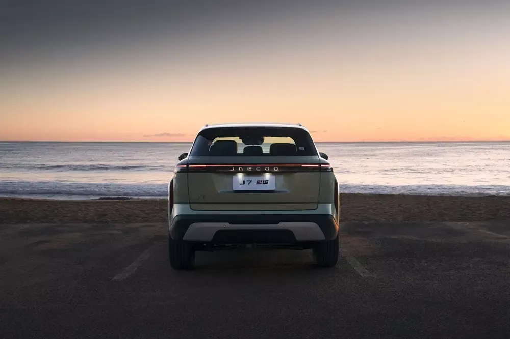 Jaecoo J7 PHEV AWD: Bốn bánh có đáng tiền so với bản FWD?