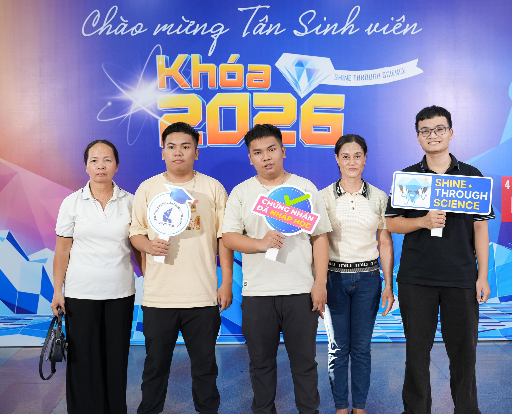 Những thủ khoa xuất sắc: Từ điểm tuyệt đối đến giảng đường đại học hàng đầu