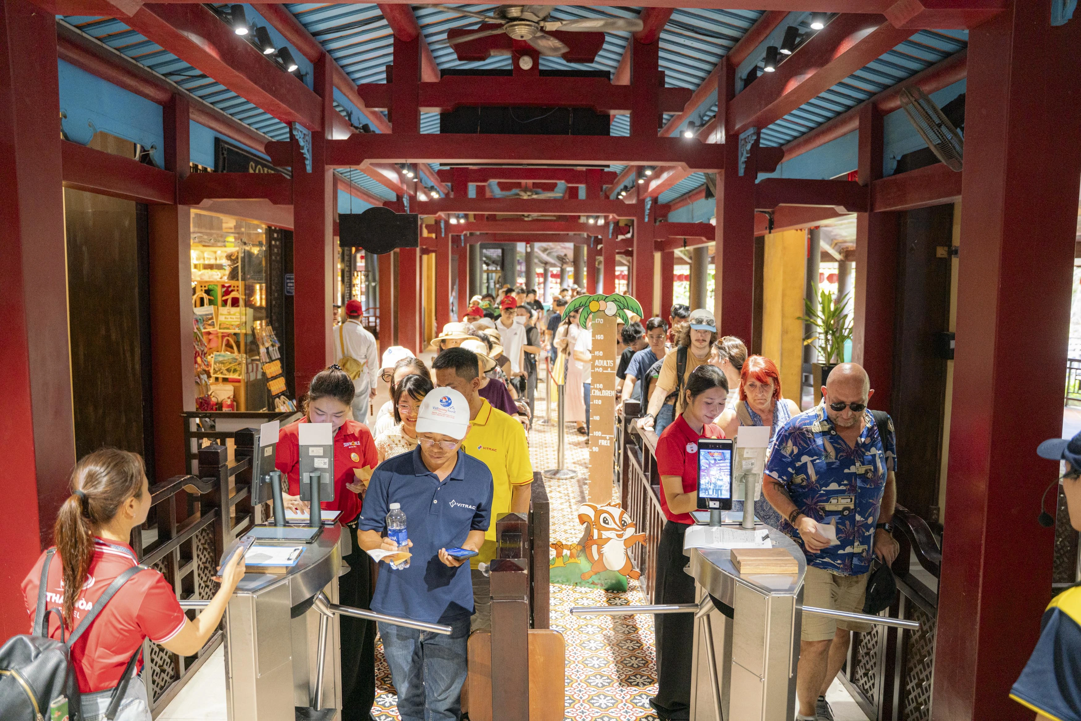 Cầu Vàng Bà Nà – điểm check-in Quốc khánh đỉnh cao