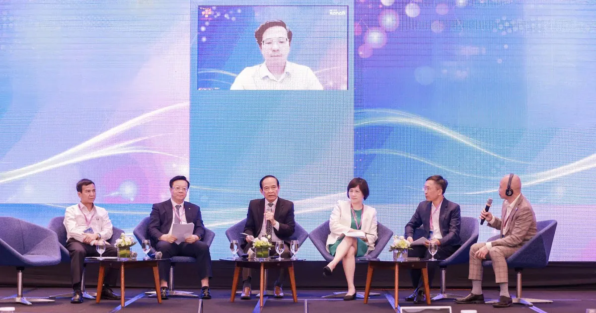 Vắc xin cúm hàng năm: Lá chắn bảo vệ tim mạch và não bộ cho người cao tuổi