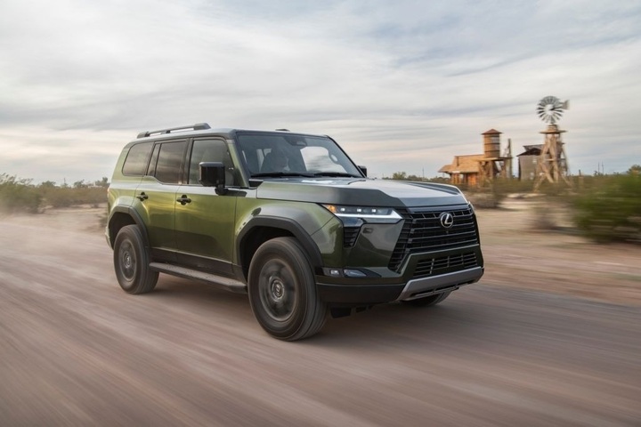 Land Cruiser 300 hybrid 457 mã lực: Bước ngoặt cho SUV địa hình
