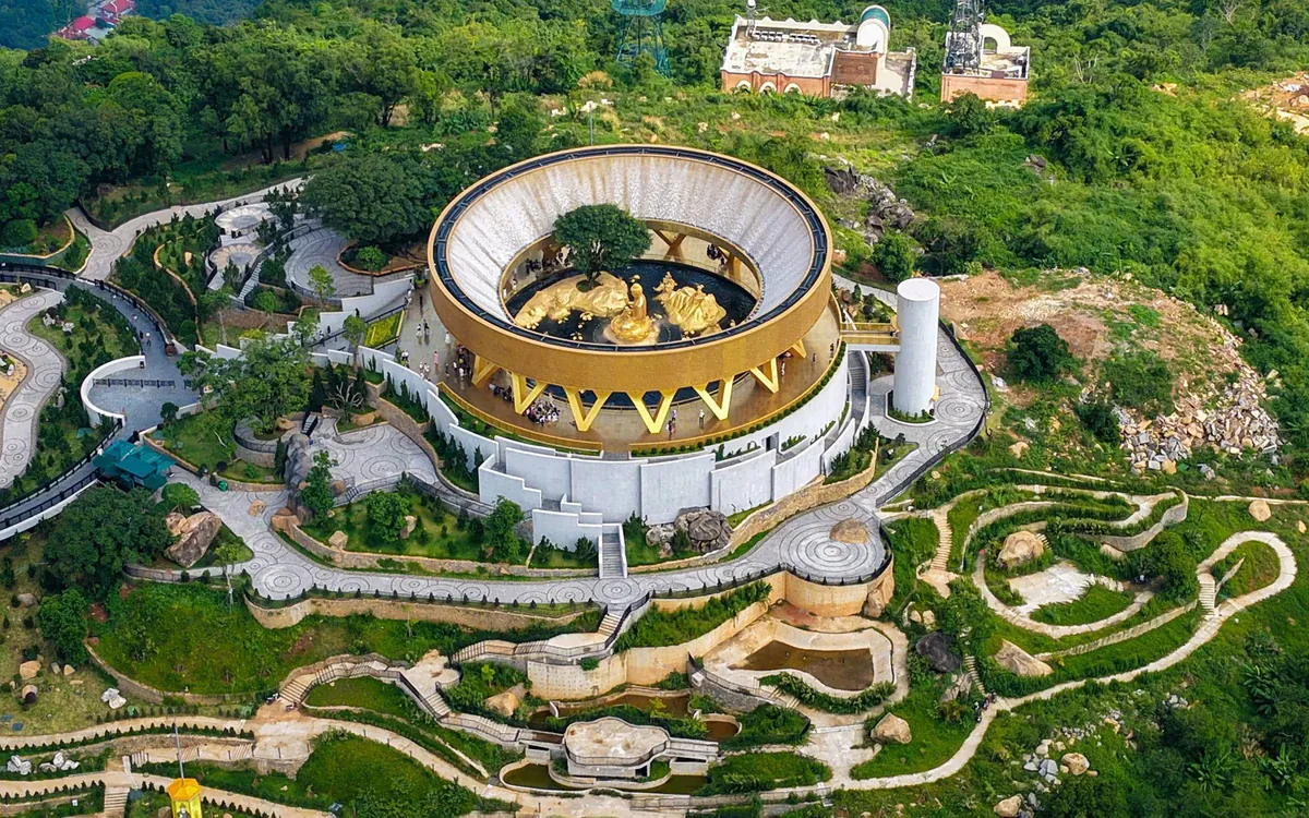 Núi Bà Đen: Đệ nhất thiên sơn cho hành trình du lịch tâm linh mát mẻ quanh năm