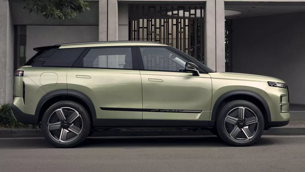 Jaecoo J7 PHEV AWD: 354 mã lực, 4 bánh và bài toán giá