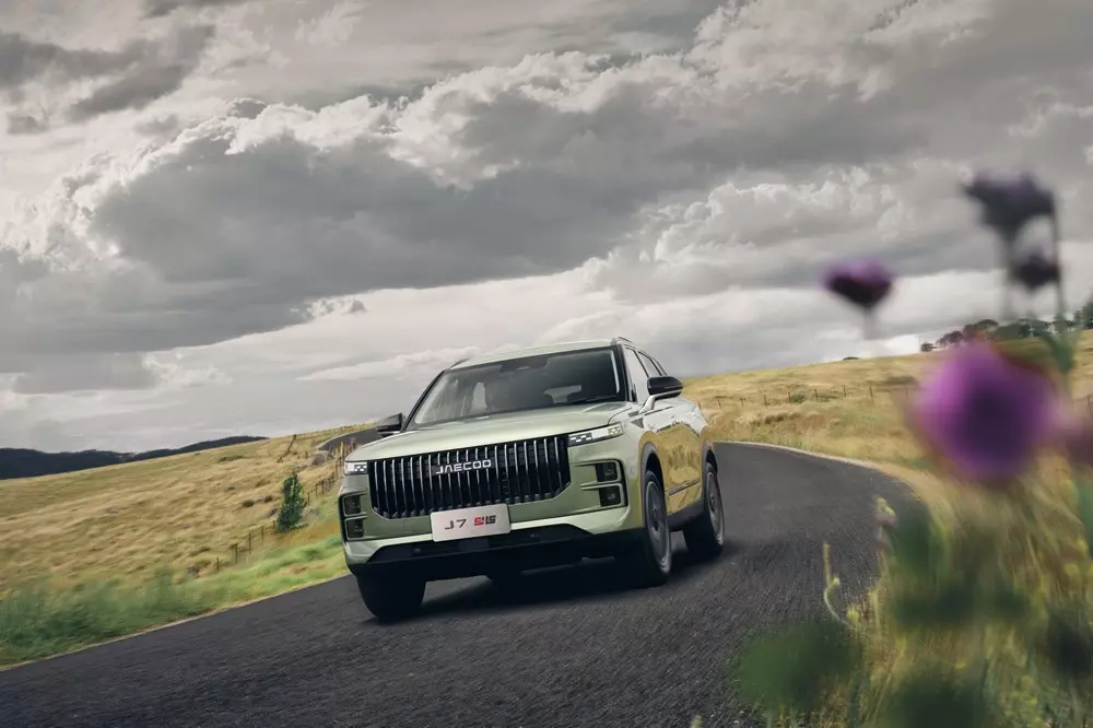 Jaecoo J7 PHEV AWD: Bốn bánh có đáng tiền so với bản FWD?
