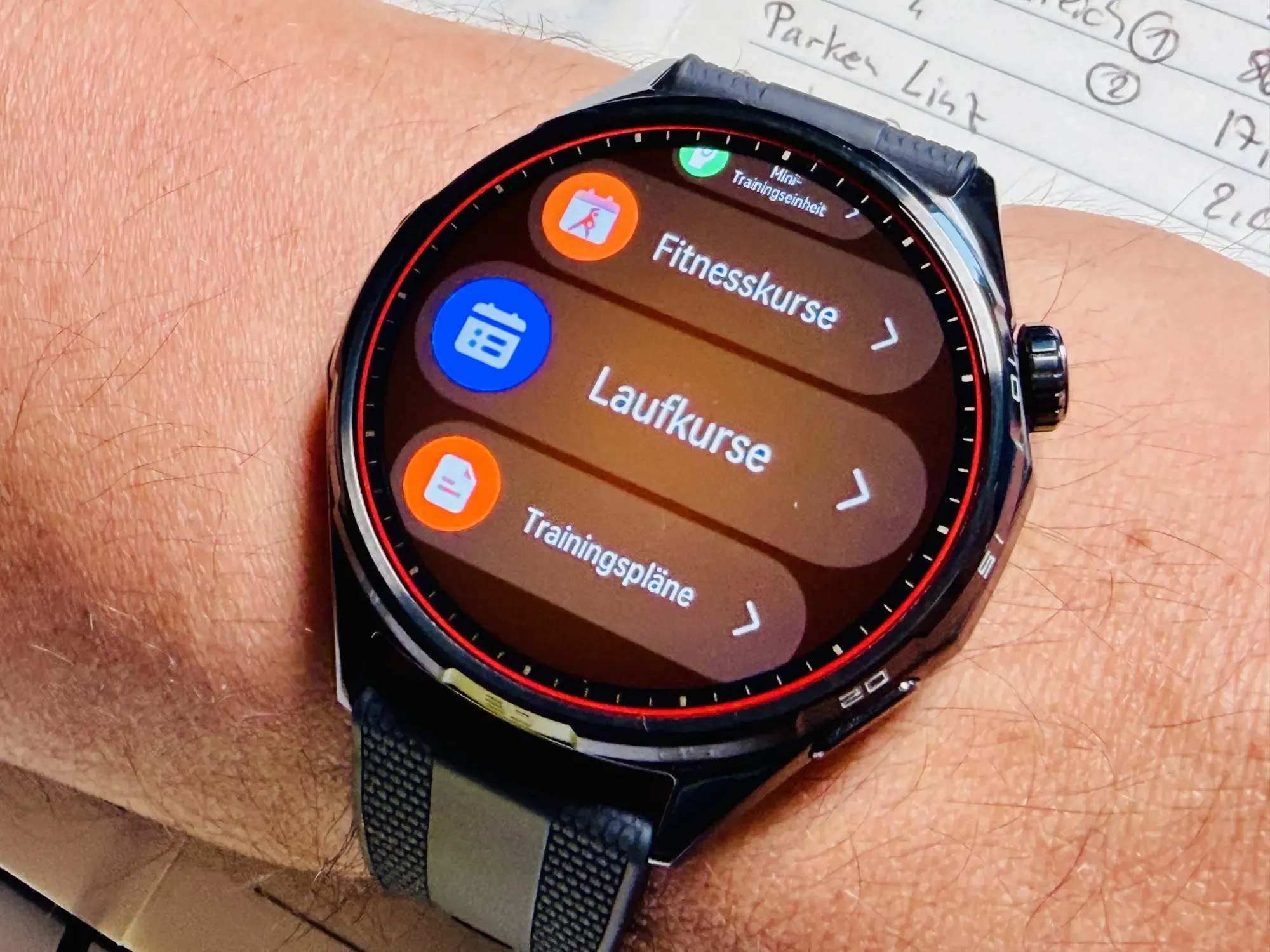 Huawei Watch GT 7 đối đầu Apple Watch và Garmin