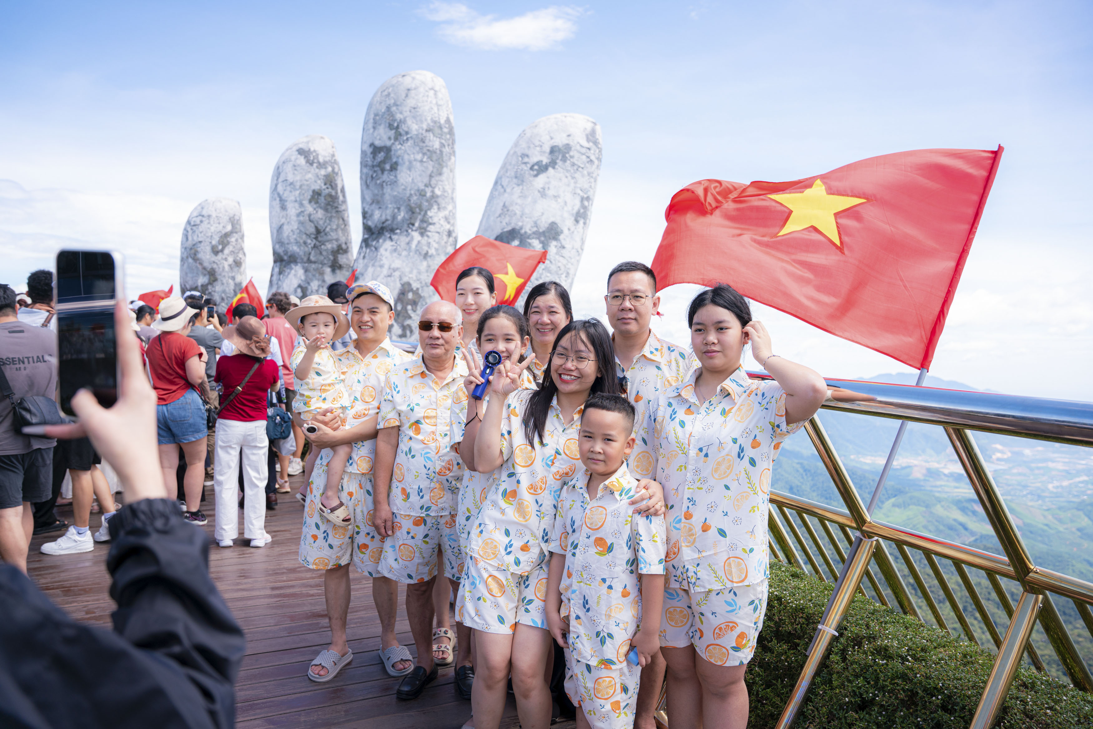 Cầu Vàng Bà Nà: điểm hẹn Quốc khánh của giới trẻ mê check-in