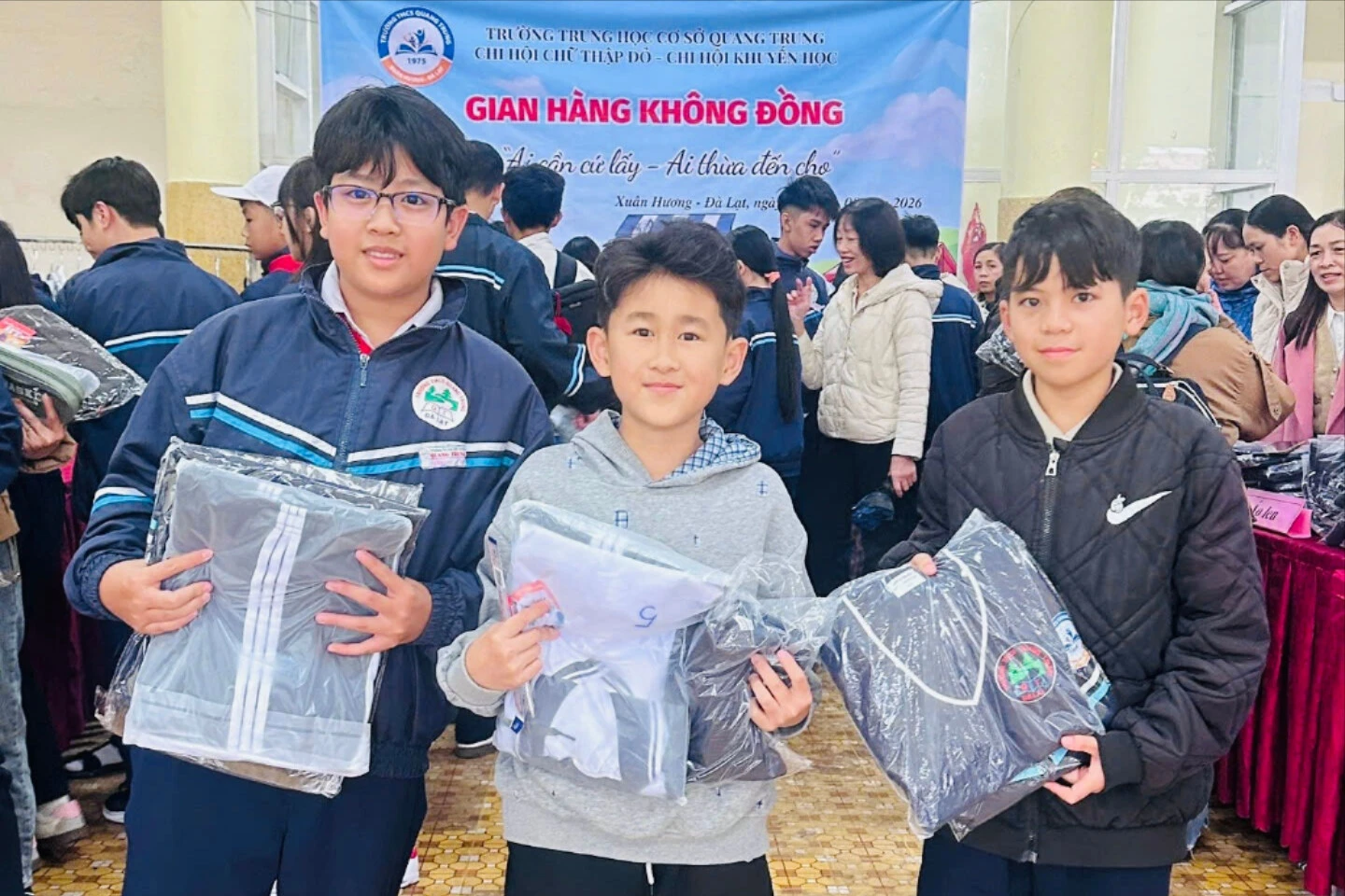 Gian hàng 0 đồng và nhịp cầu yêu thương trước thềm năm học mới