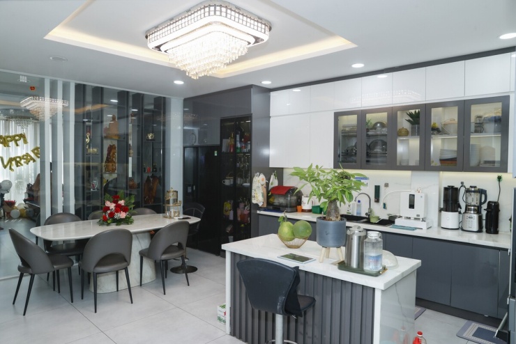 Bên trong không gian sống sang trọng của hai gia đình sao Việt