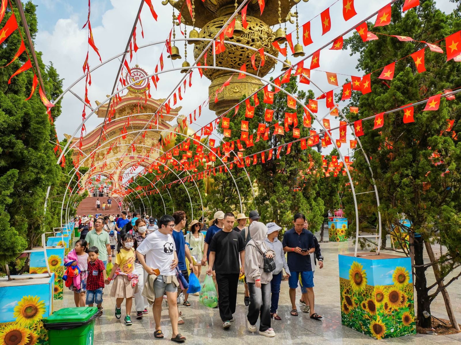 Du lịch TP.HCM lễ Quốc khánh: Bùng nổ nhưng có thể tiết kiệm và bớt đông nếu biết chọn