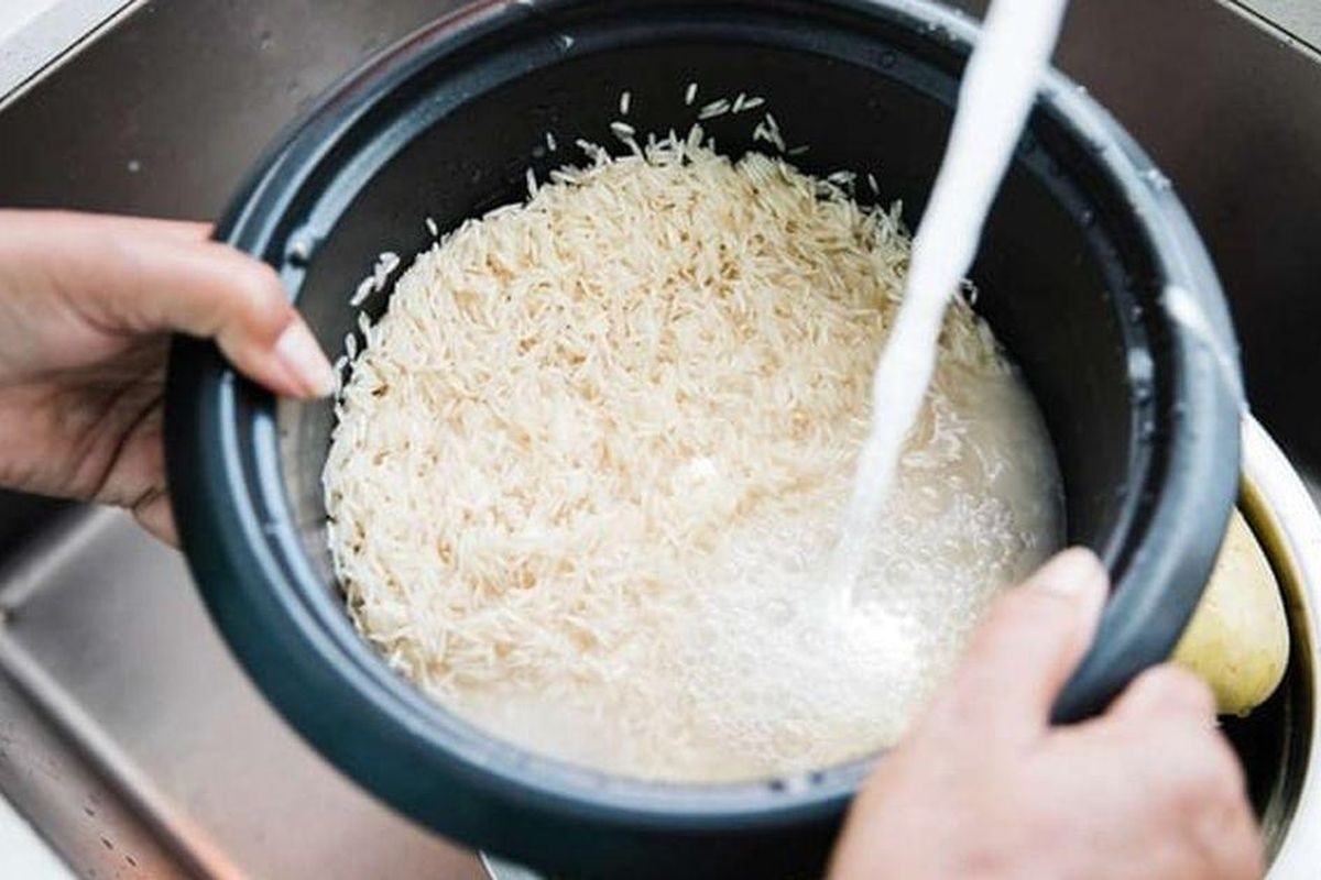 Cho dầu ăn vào nồi cơm điện: mẹo nhỏ nhưng có lý do khoa học