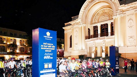 Hơn 1.500 người đạp xe quảng bá du lịch xanh tại TP.HCM