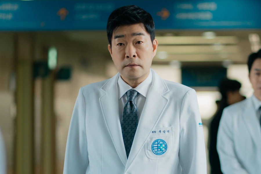 Kim Ji Won Dẫn Dắt Dàn Diễn Viên Trong Doctor X