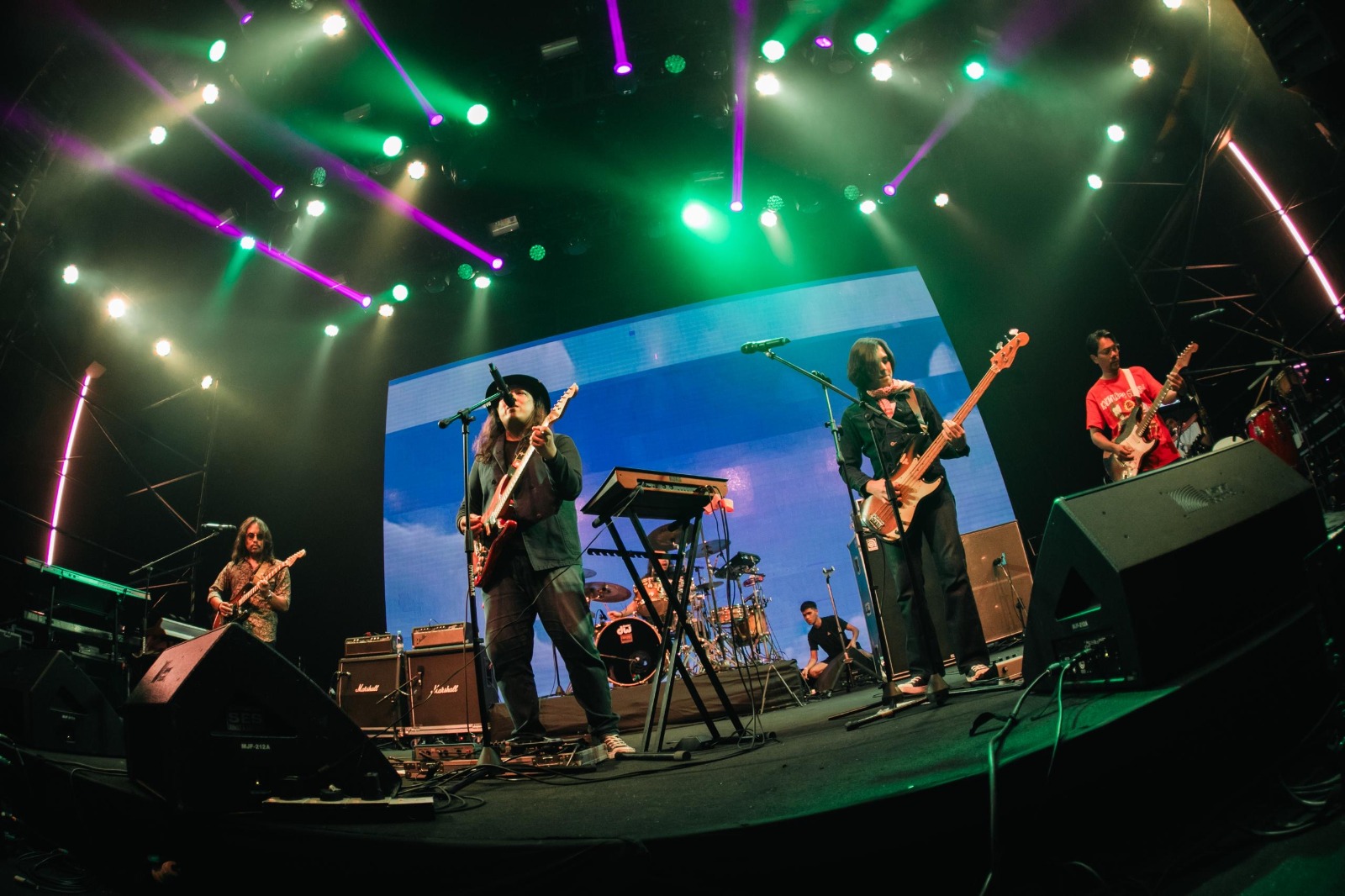 Pitahati Menggegarkan Pentas Psychedelic Rock di AXEAN Festival