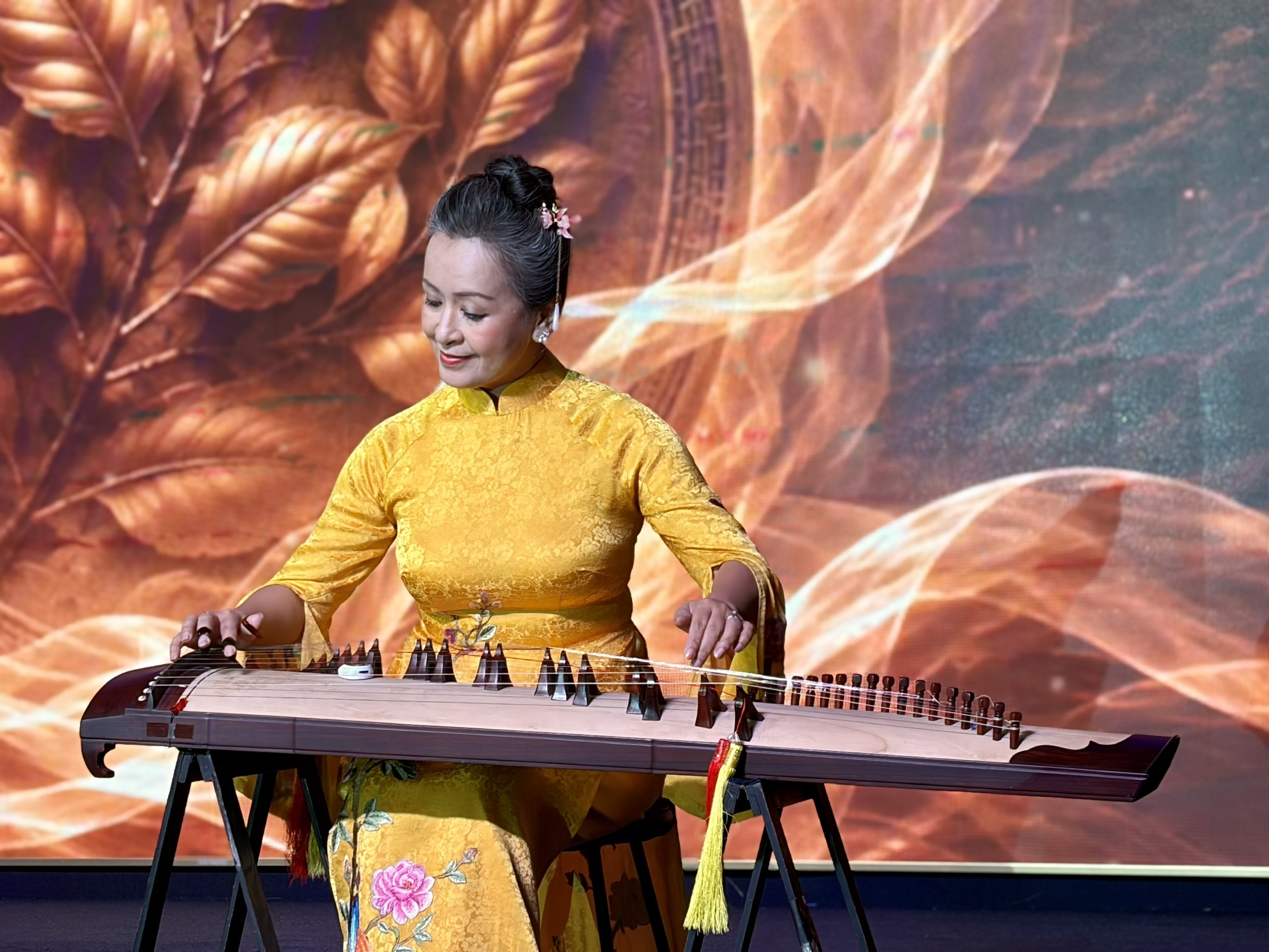 Bản giao hưởng Lụa Việt: Di sản bước lên sàn diễn quốc tế