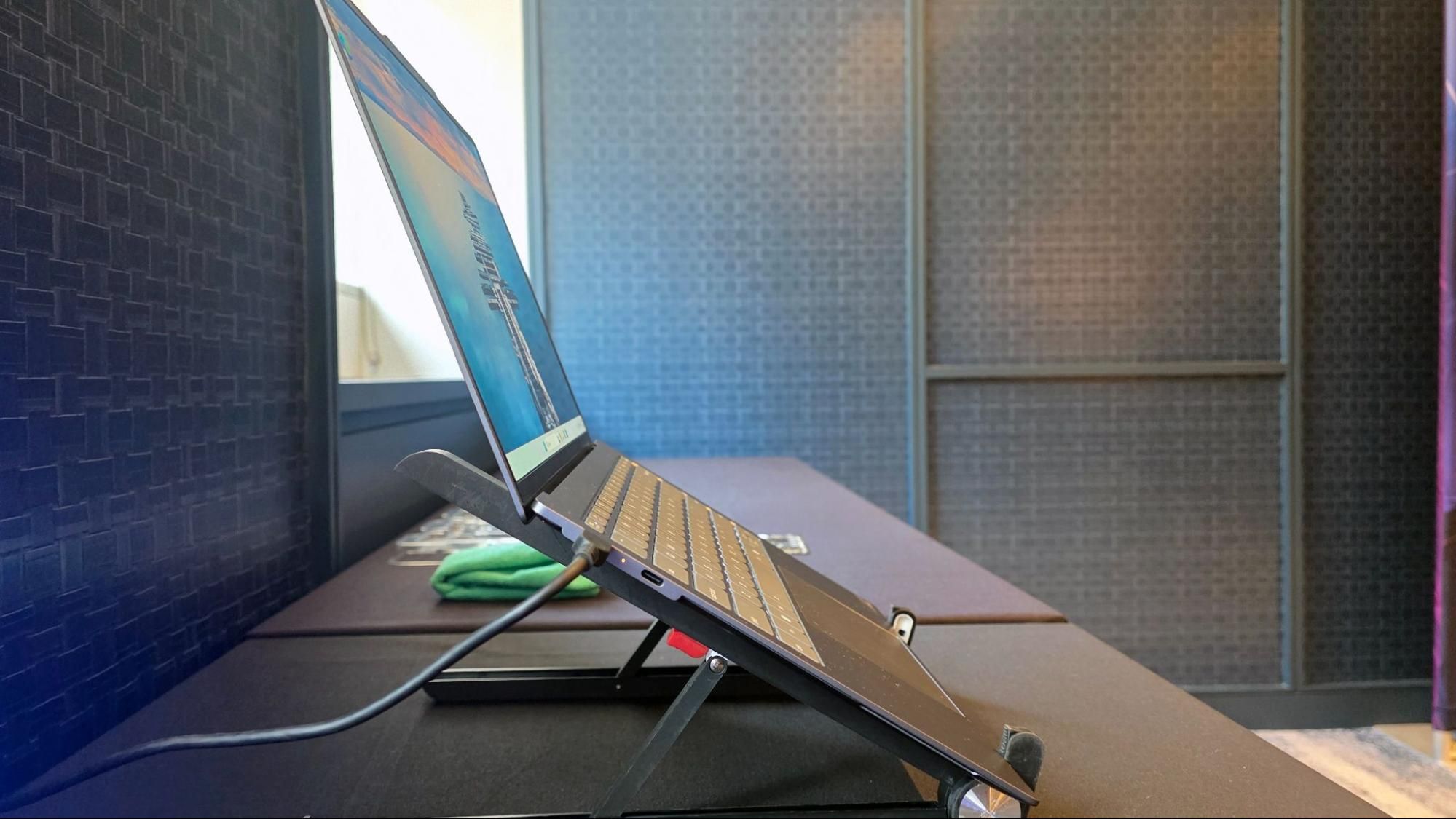 Lenovo AeroBlade và công nghệ AirJet: laptop không quạt có đủ cho doanh nhân di động?