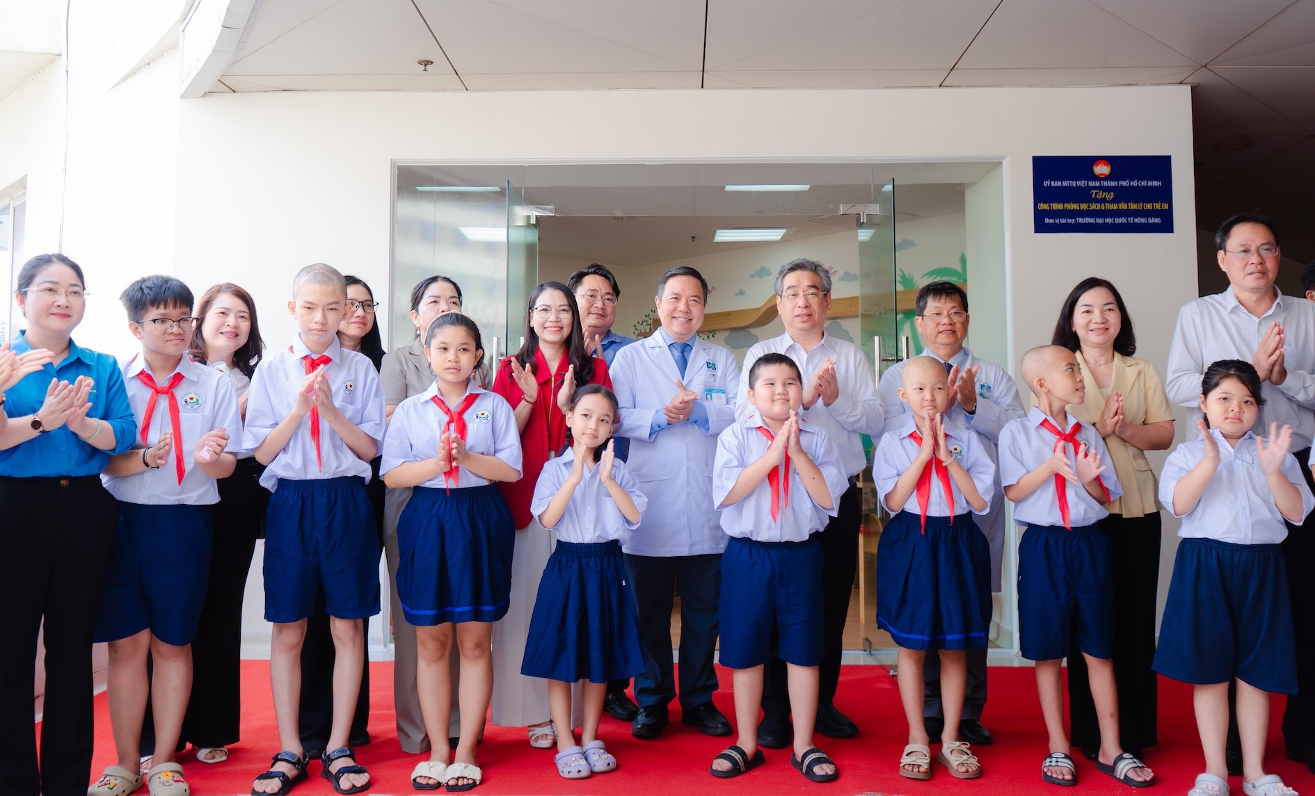 Những lớp học đặc biệt trong bệnh viện cứu rỗi tuổi thơ dang dở
