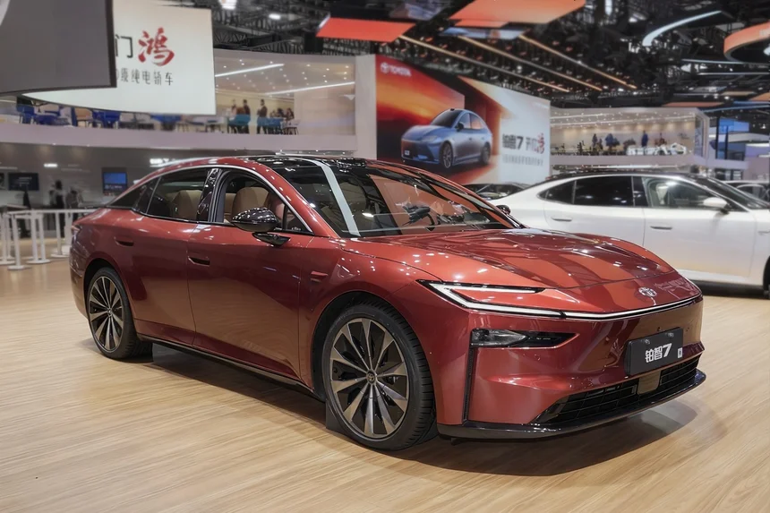 Xe hybrid Toyota chiếm 22% doanh số: Lý do SUV cỡ nhỏ tiết kiệm xăng lên ngôi