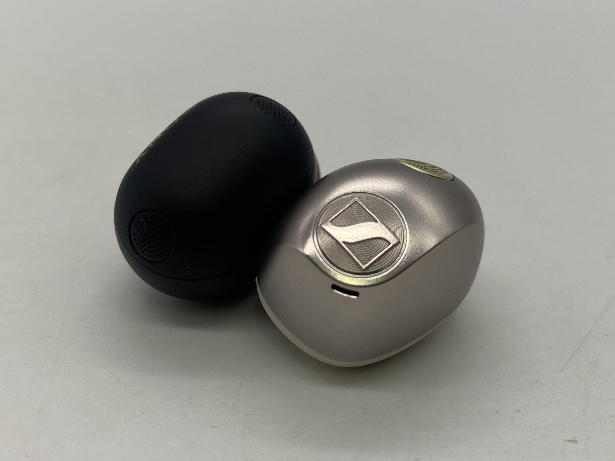 Sennheiser Momentum True Wireless 5 vs Sony WF-1000XM6: tai nghe true wireless cao cấp cho audiophile nên chọn mẫu nào?