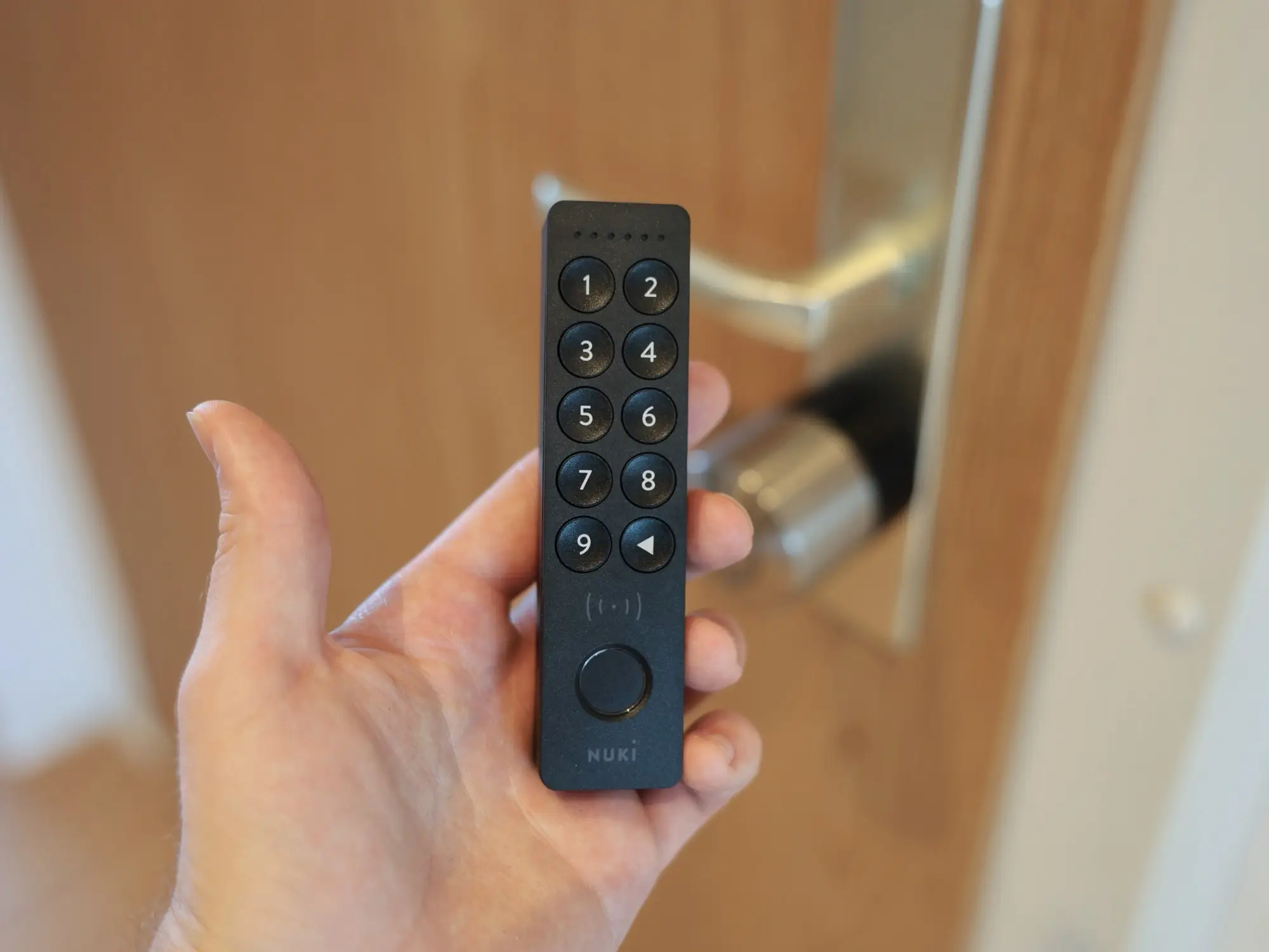 Đánh giá SwitchBot Lock Ultra Max Vision Pro Combo: khóa thông minh tham vọng nhất hiện tại?