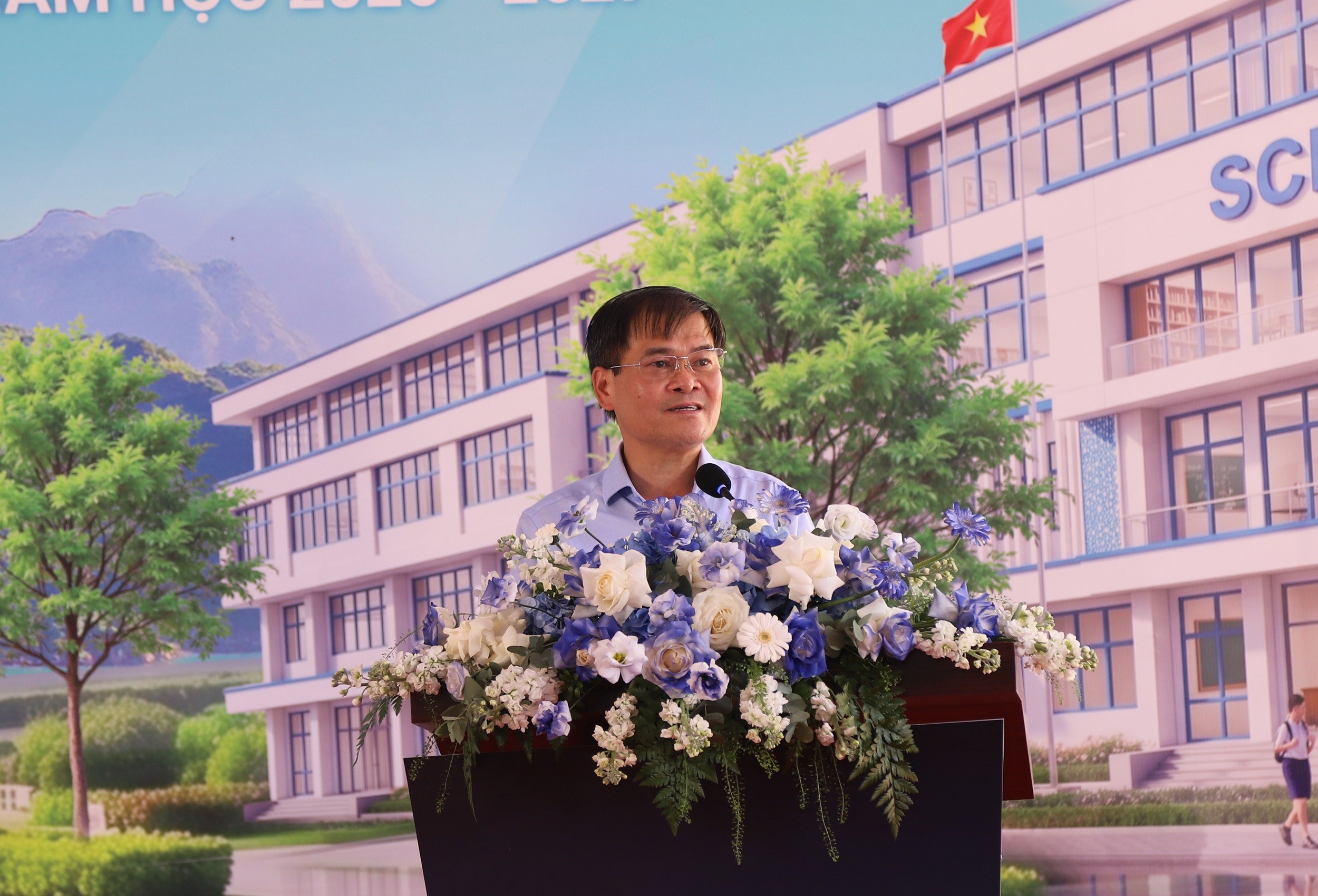 Xe buýt điện miễn phí đưa đón học sinh: câu trả lời mới cho nỗi lo an toàn đi học
