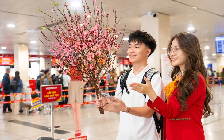 Vé tàu Tết Đinh Mùi mở bán: Có nên săn ngay qua ứng dụng ngân hàng?