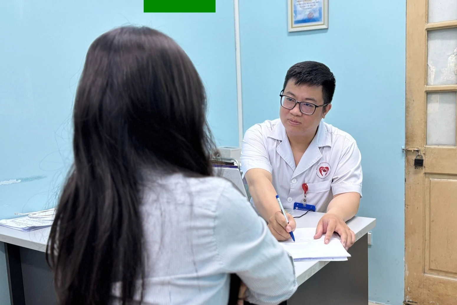 Nghiện video ngắn 10 giờ mỗi ngày: Từ thư giãn đến khủng hoảng sức khỏe tâm thần