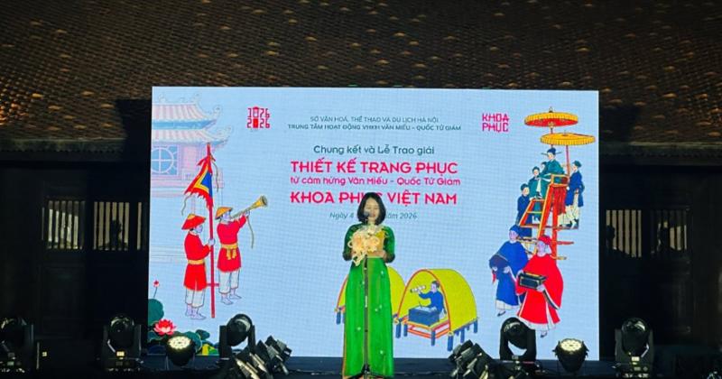 Sân Thái Học rực rỡ: Văn Miếu bước lên sàn diễn thời trang
