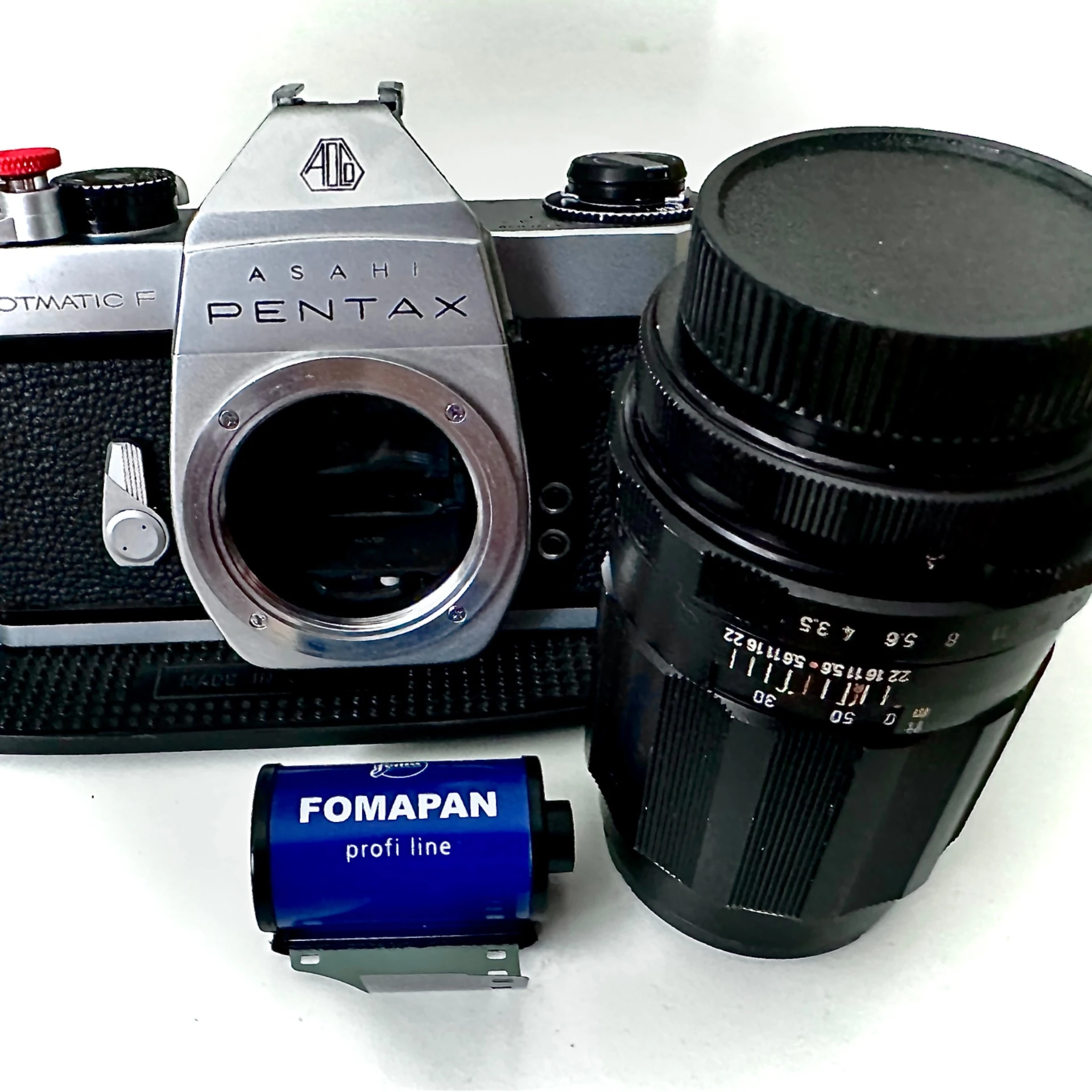Chọn loại film phù hợp cho nhiếp ảnh retro: từ Kodak Gold đến FomaOrtho