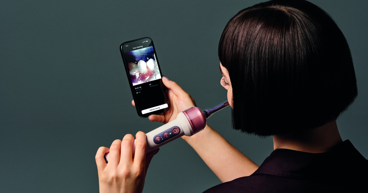 Bàn chải điện Dyson CameraJet: bước ngoặt camera AI cho da đầu