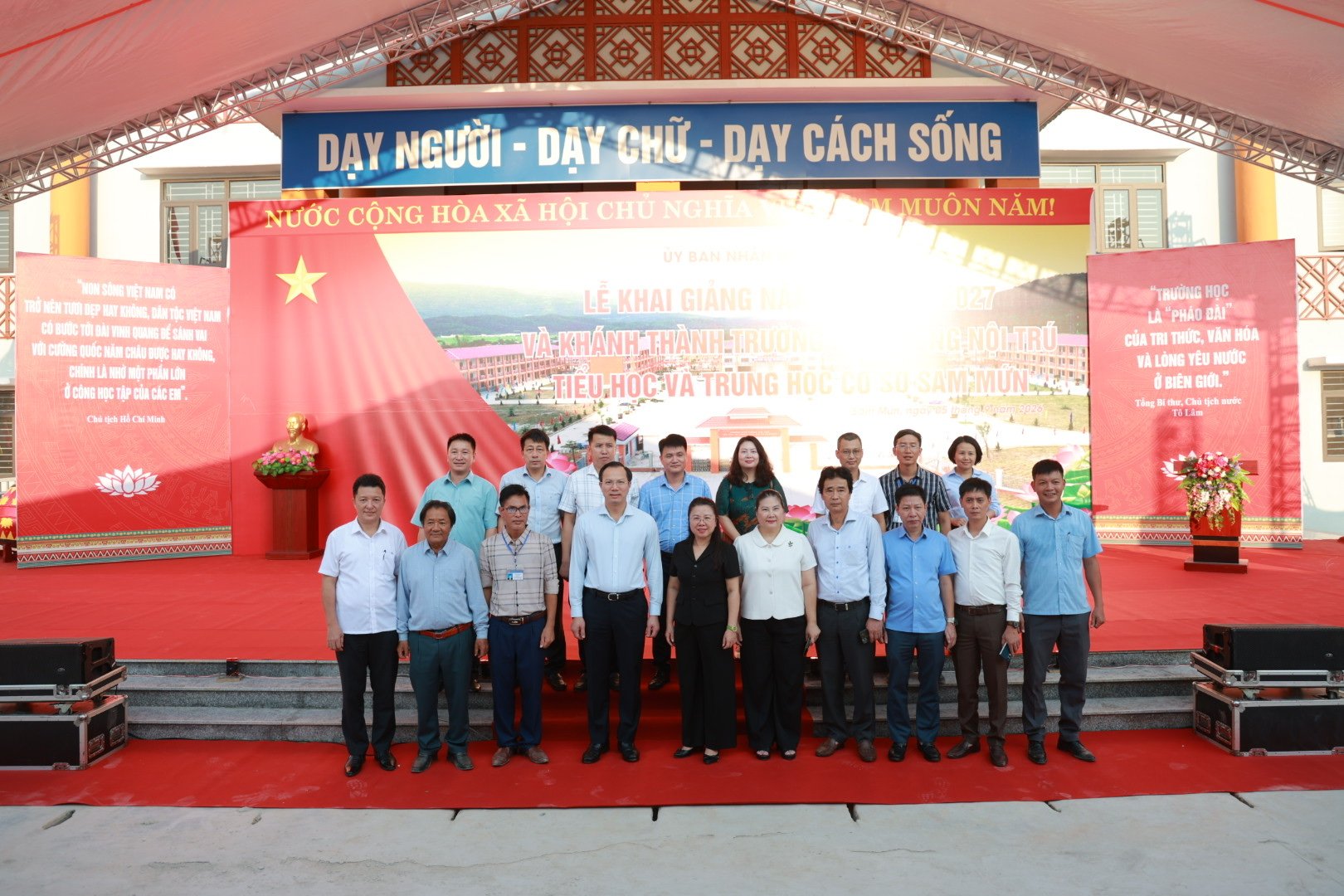 Sách giáo khoa đến tay học sinh vùng biên: khi trường nội trú Điện Biên mở cánh cửa tri thức