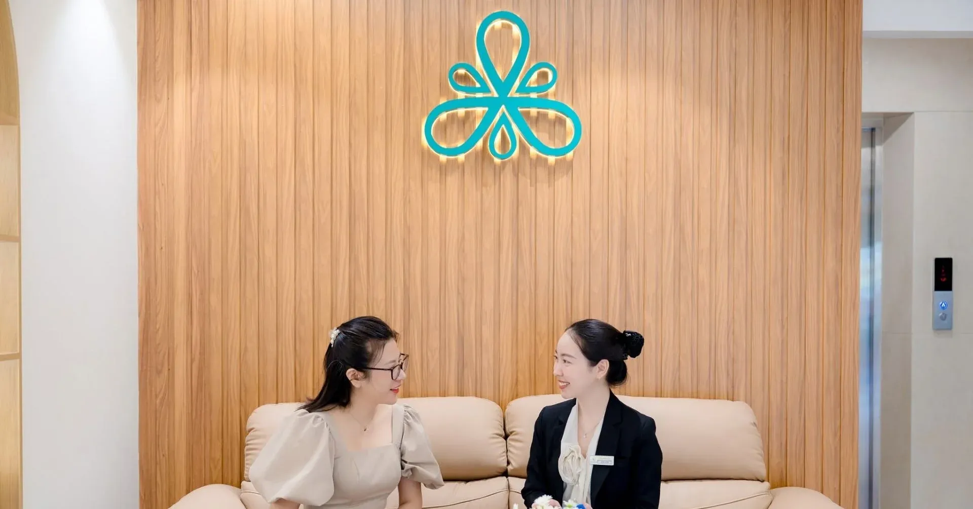 Serum Retinol A 0.3% & Hyaluronic Acid: đáng tiền cho da lão hóa?