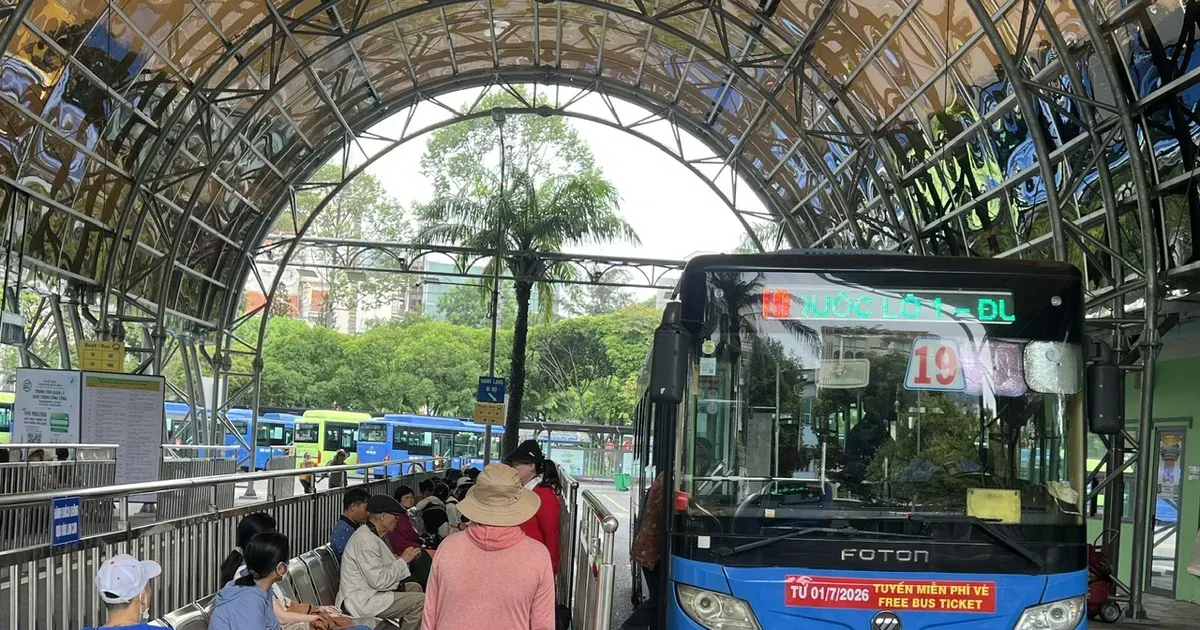 Xe buýt TP.HCM vượt mục tiêu: cơ hội vàng cho du lịch tiết kiệm