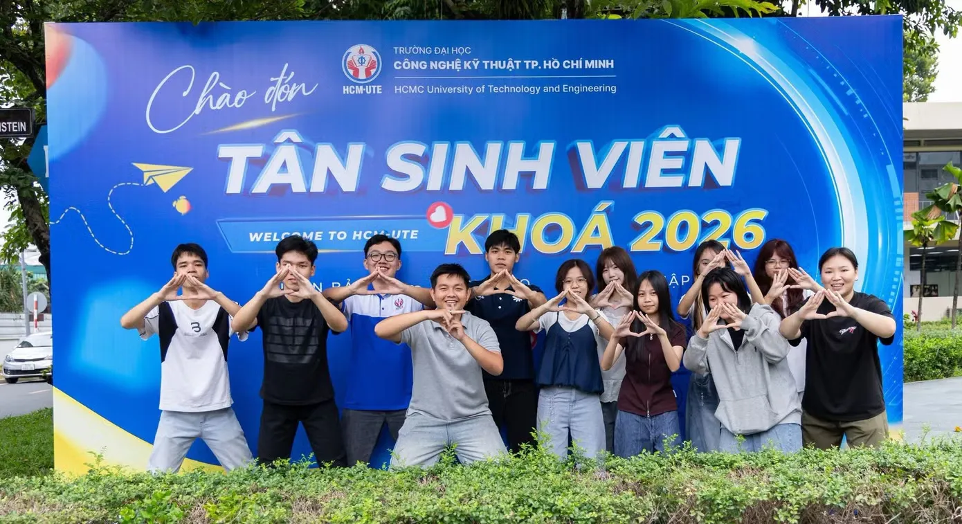 Học bổng điểm thi: Khi “thưởng nóng” trở thành vũ khí tuyển sinh