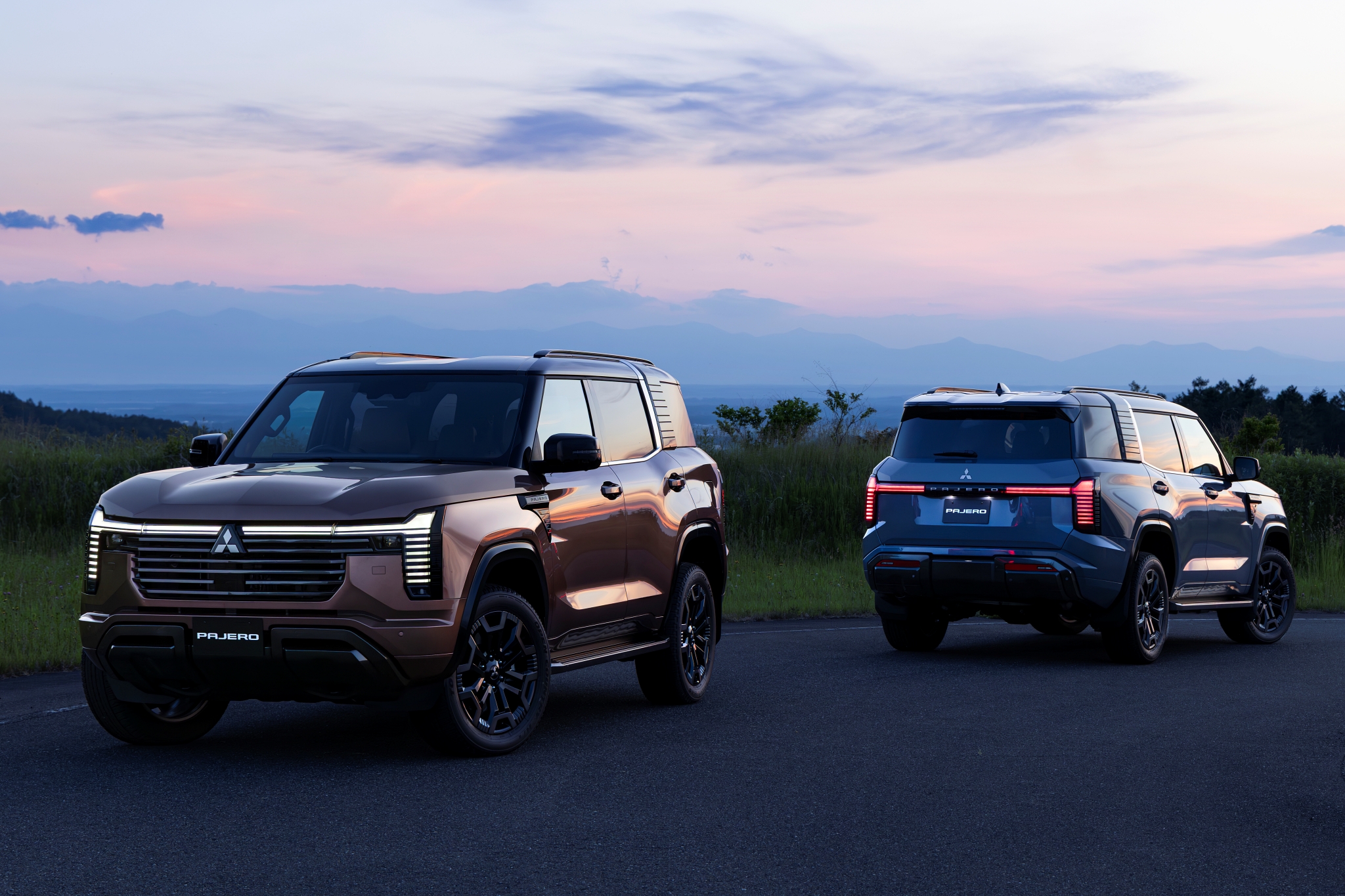 Mitsubishi Pajero định giá giữa Ford Everest và Toyota Prado