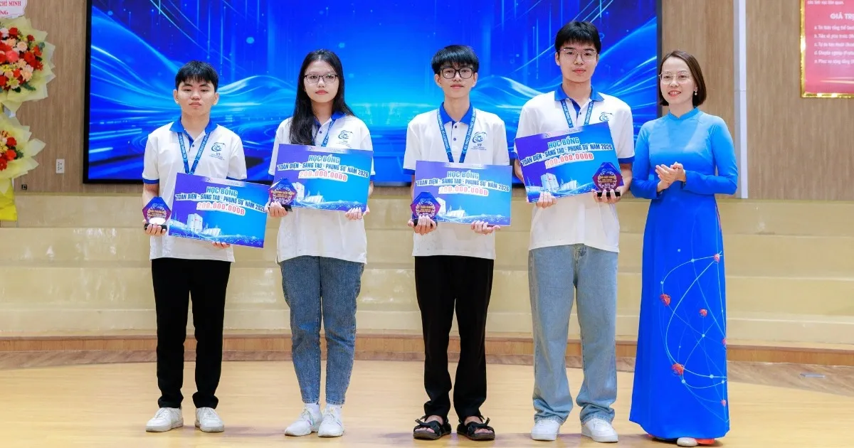 Học bổng khủng cho tân sinh viên: Phần thưởng hay cuộc đua?