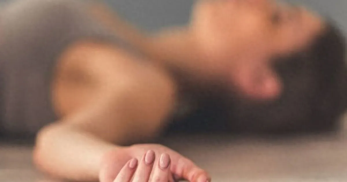 Đau nhói tim và tê liệt tay chân trước khi ngủ: Đừng coi là mệt mỏi thông thường