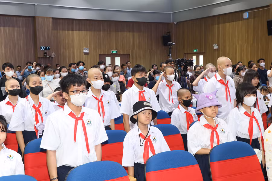 Lớp học trong bệnh viện: chiếc “cầu nối” cứu tuổi thơ bệnh nhi