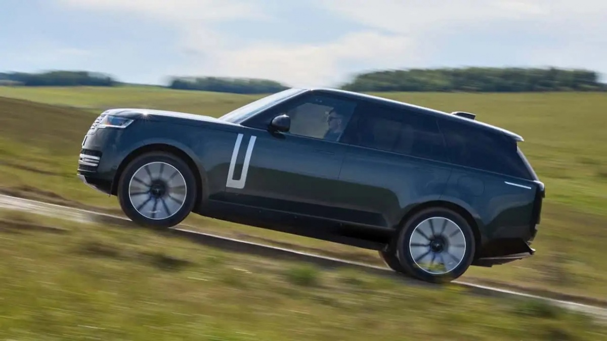 Range Rover Electric: SUV điện hạng sang thách thức Tesla Model Y?