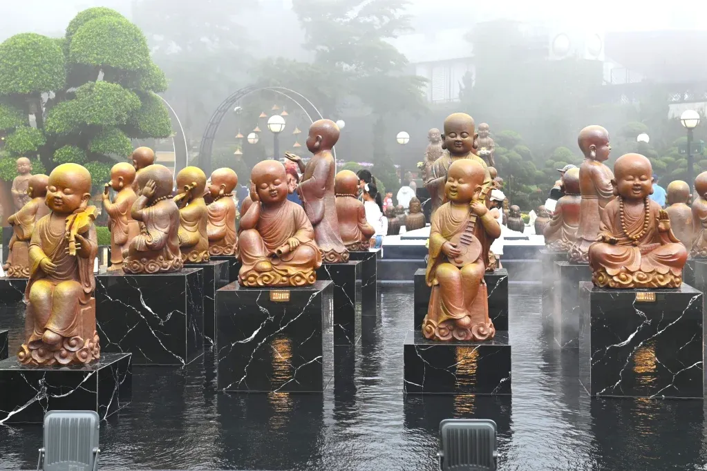 Triển lãm gốm tâm linh kỷ lục trên đỉnh Núi Bà Đen