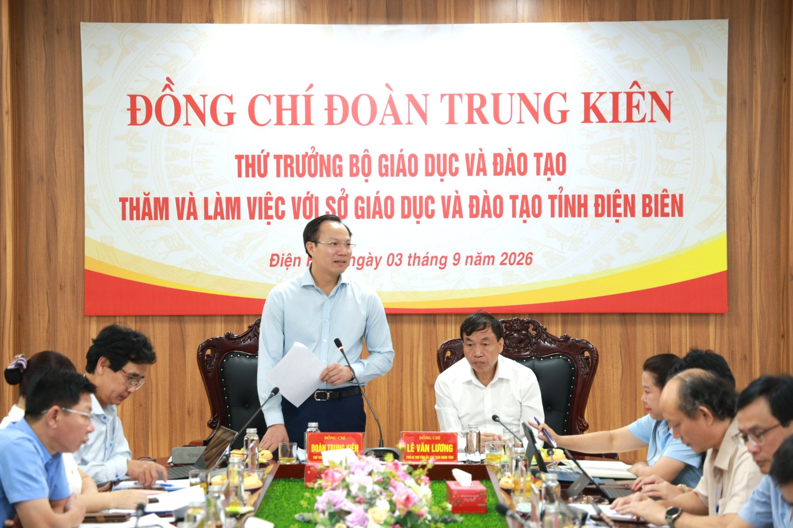 Sách giáo khoa đến tay học sinh vùng biên: khi trường nội trú Điện Biên mở cánh cửa tri thức