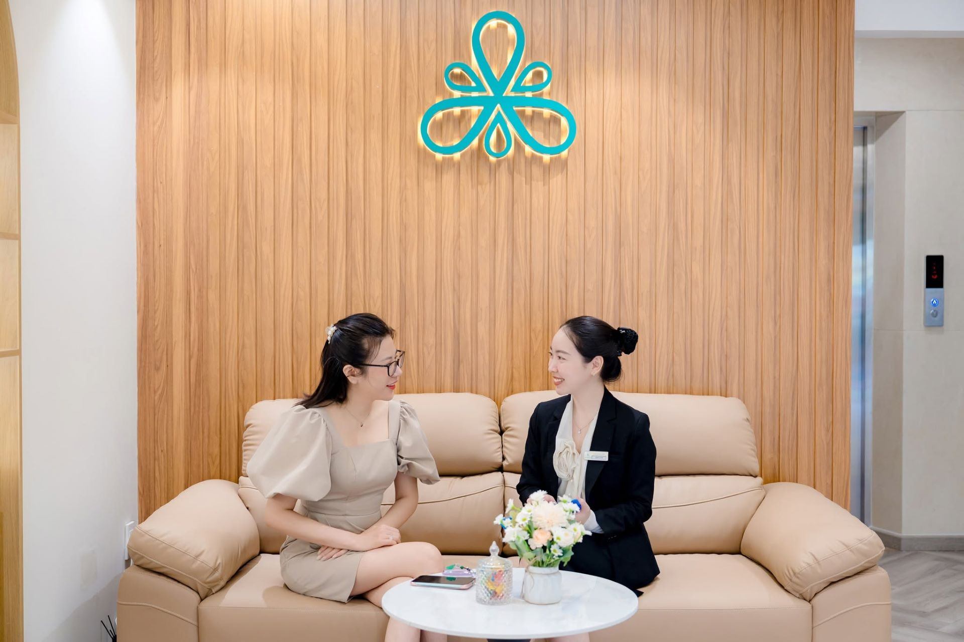 Serum Retinol A 0.3% & Hyaluronic Acid: đáng tiền cho da lão hóa?