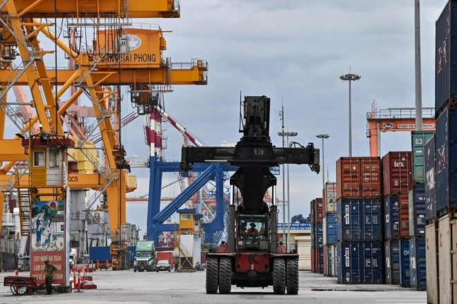 Thương mại Trung Quốc-ASEAN tăng trưởng mạnh: Cơ hội mới từ dịch vụ số và năng lượng xanh