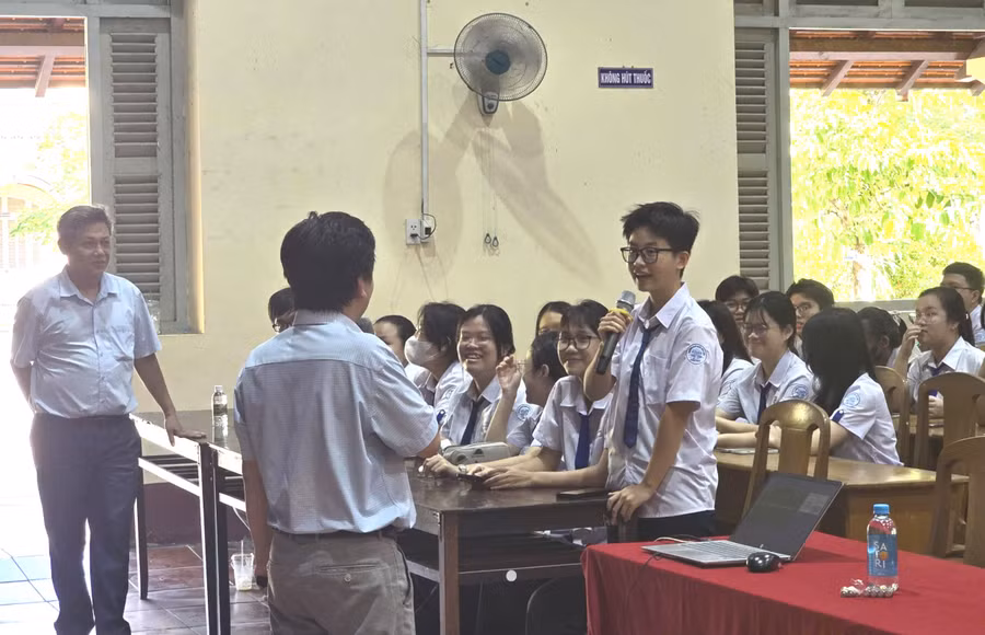 Trường THPT Châu Văn Liêm dạy 1.700 học sinh dùng AI đúng cách