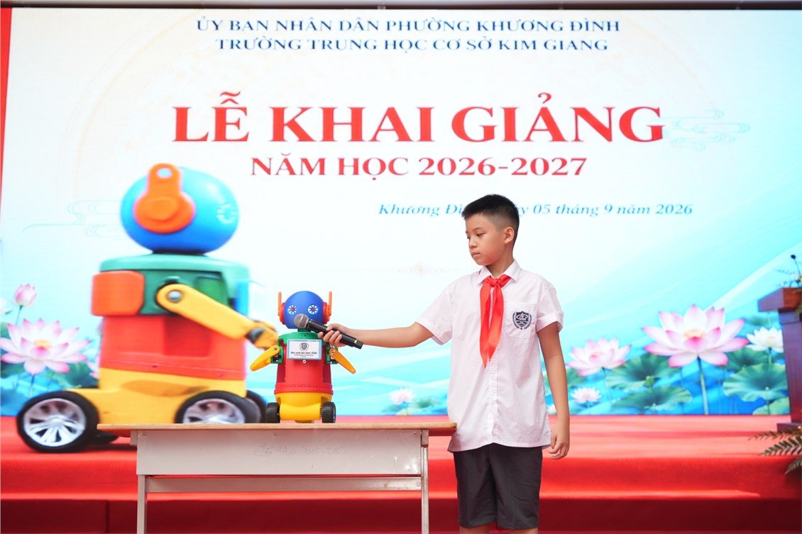 Robot AI xuất hiện trong lễ khai giảng: tín hiệu đổi mới ở trường Hà Nội