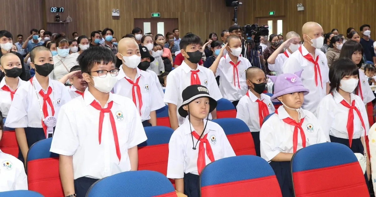 Lớp học trong bệnh viện: Đừng để bệnh tật cắt ngang tuổi thơ đi học