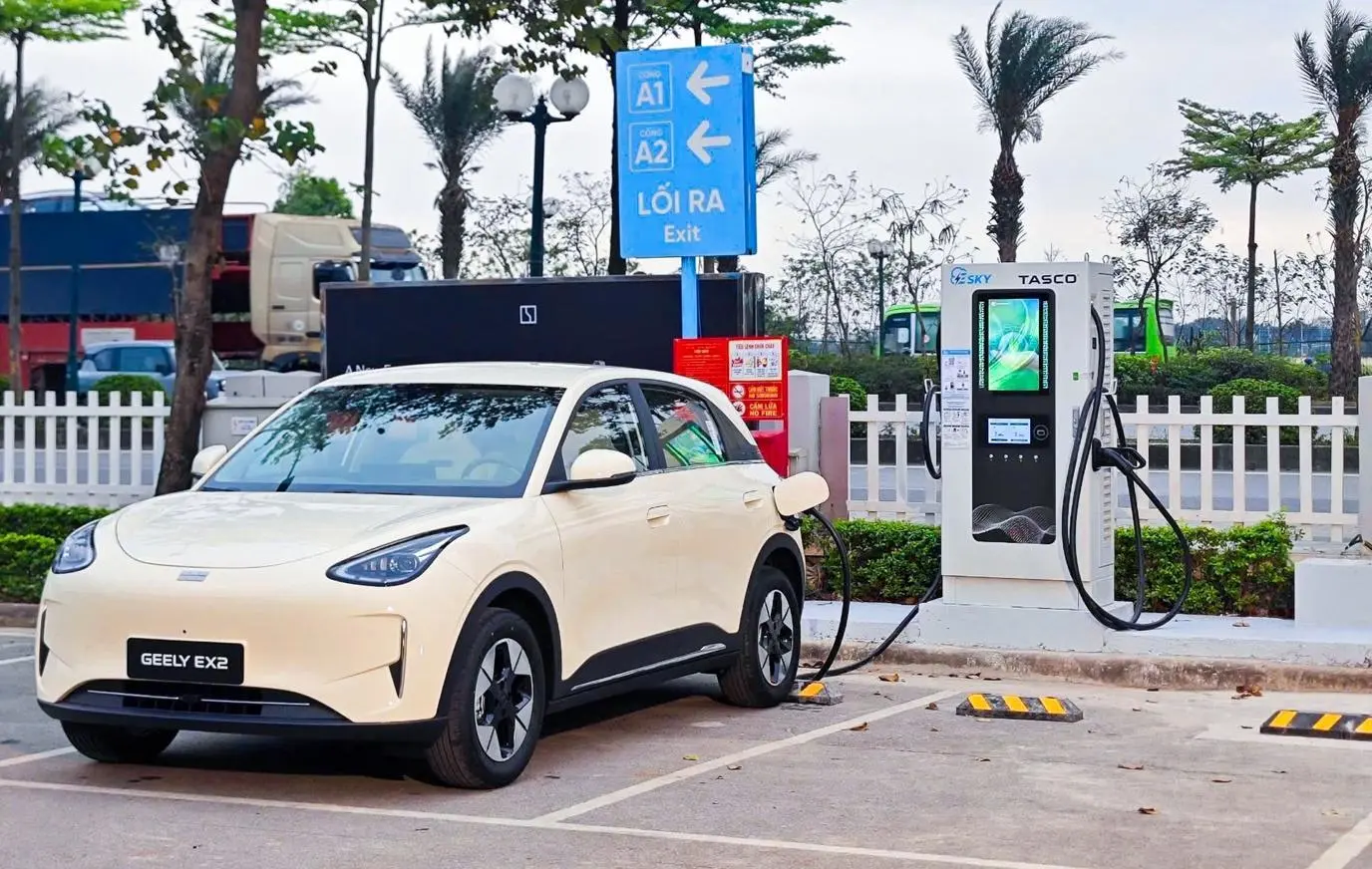 Geely EX2: xe điện đô thị 459 triệu có xứng danh "món hời"?