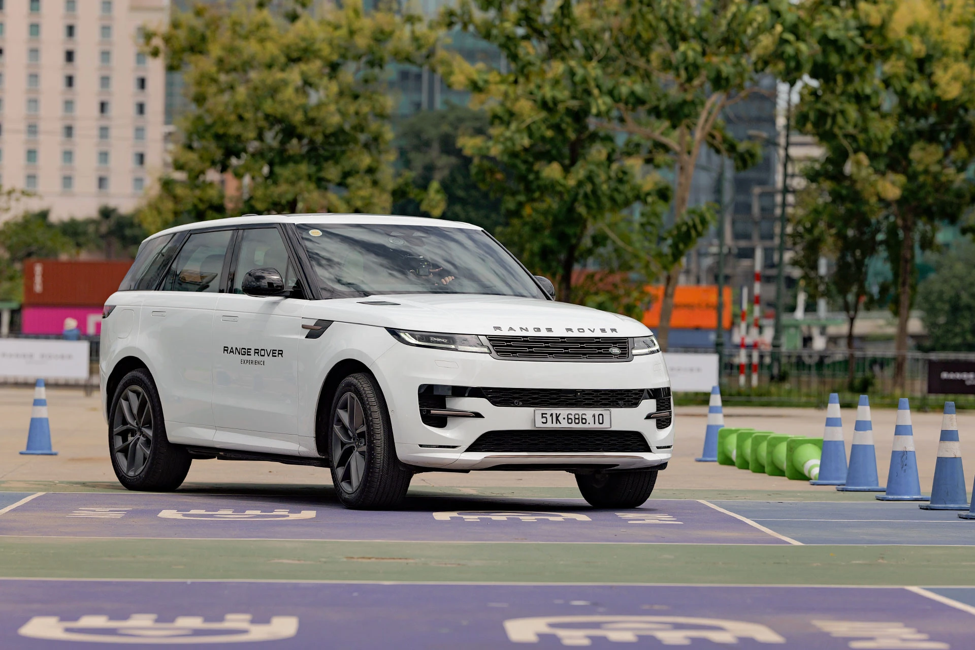 Range Rover Sport PHEV so tài Cayenne E-Hybrid và Volvo XC90 Plug-in