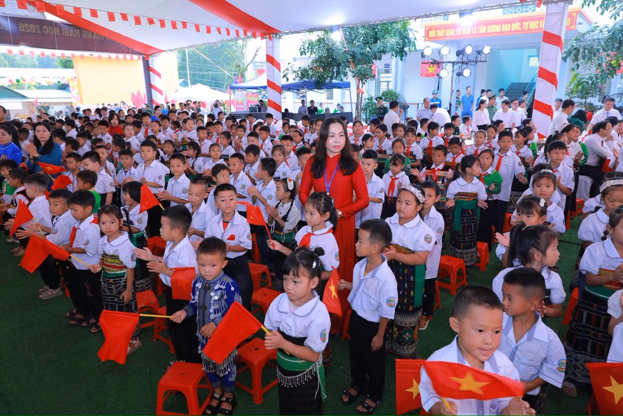 Trường nội trú vùng biên: từ con dốc đất đến cánh cửa tương lai