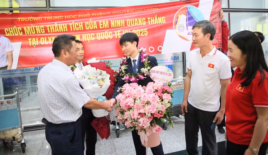 Tiền thưởng tỷ đồng cho học sinh giải quốc tế: động lực hay cuộc đua thành tích?