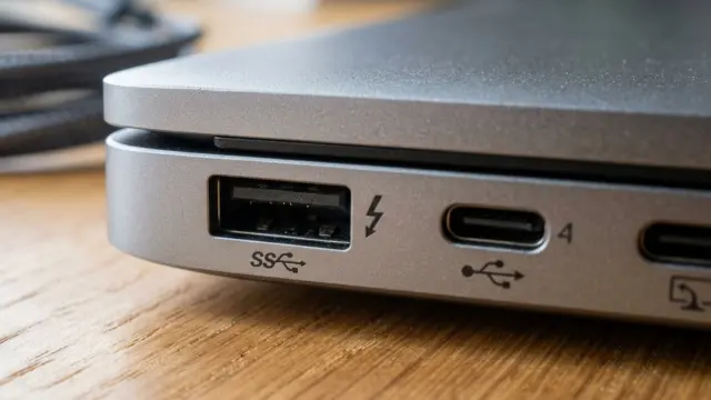 Dùng bộ sạc smartphone cho laptop: kiểm tra gì trước khi áp dụng?
